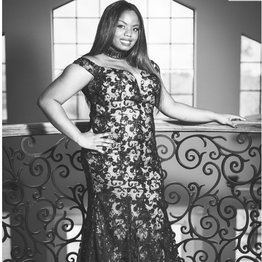Prom dress! Worn only for 4 hours last year - Picture 2 of 4